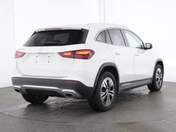 Mercedes-Benz GLA 250 e Progressive Burmester Panorama AHK