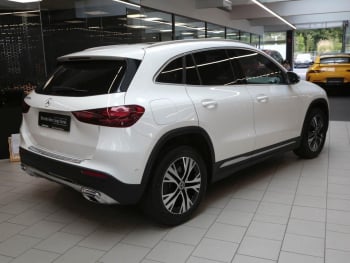 Mercedes-Benz GLA 250 e Progressive Burmester Panorama AHK