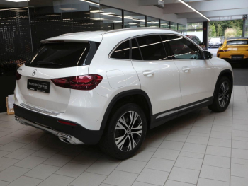 Mercedes-Benz GLA 250 e Progressive Burmester Panorama AHK