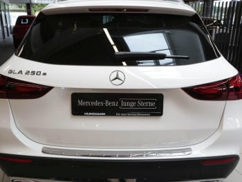 Mercedes-Benz GLA 250 e Progressive Burmester Panorama AHK