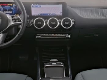 Mercedes-Benz GLA 250 e Progressive Burmester Panorama AHK