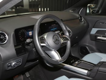 Mercedes-Benz GLA 250 e Progressive Burmester Panorama AHK