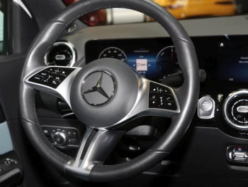 Mercedes-Benz GLA 250 e Progressive Burmester Panorama AHK