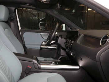 Mercedes-Benz GLA 250 e Progressive Burmester Panorama AHK