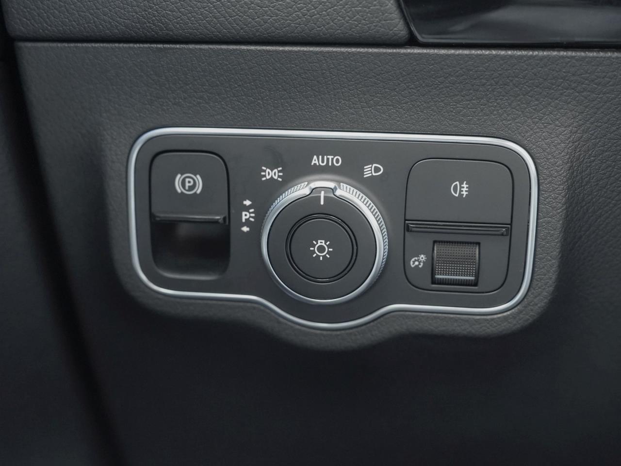 Mercedes-Benz GLA 250 e AMG Night Memory ParkP EasyP Burmester