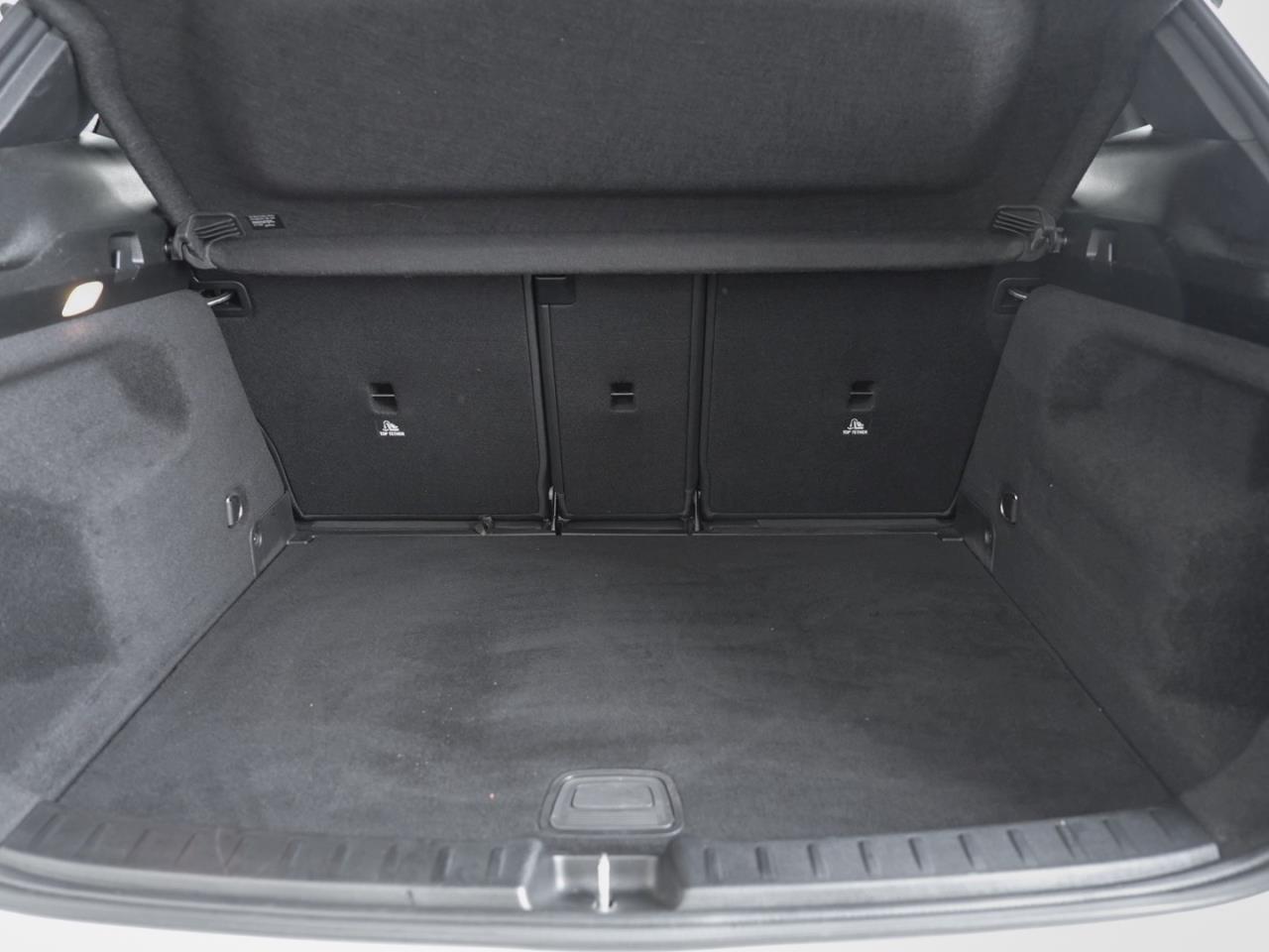 Mercedes-Benz GLA 250 e AMG Night Memory ParkP EasyP Burmester