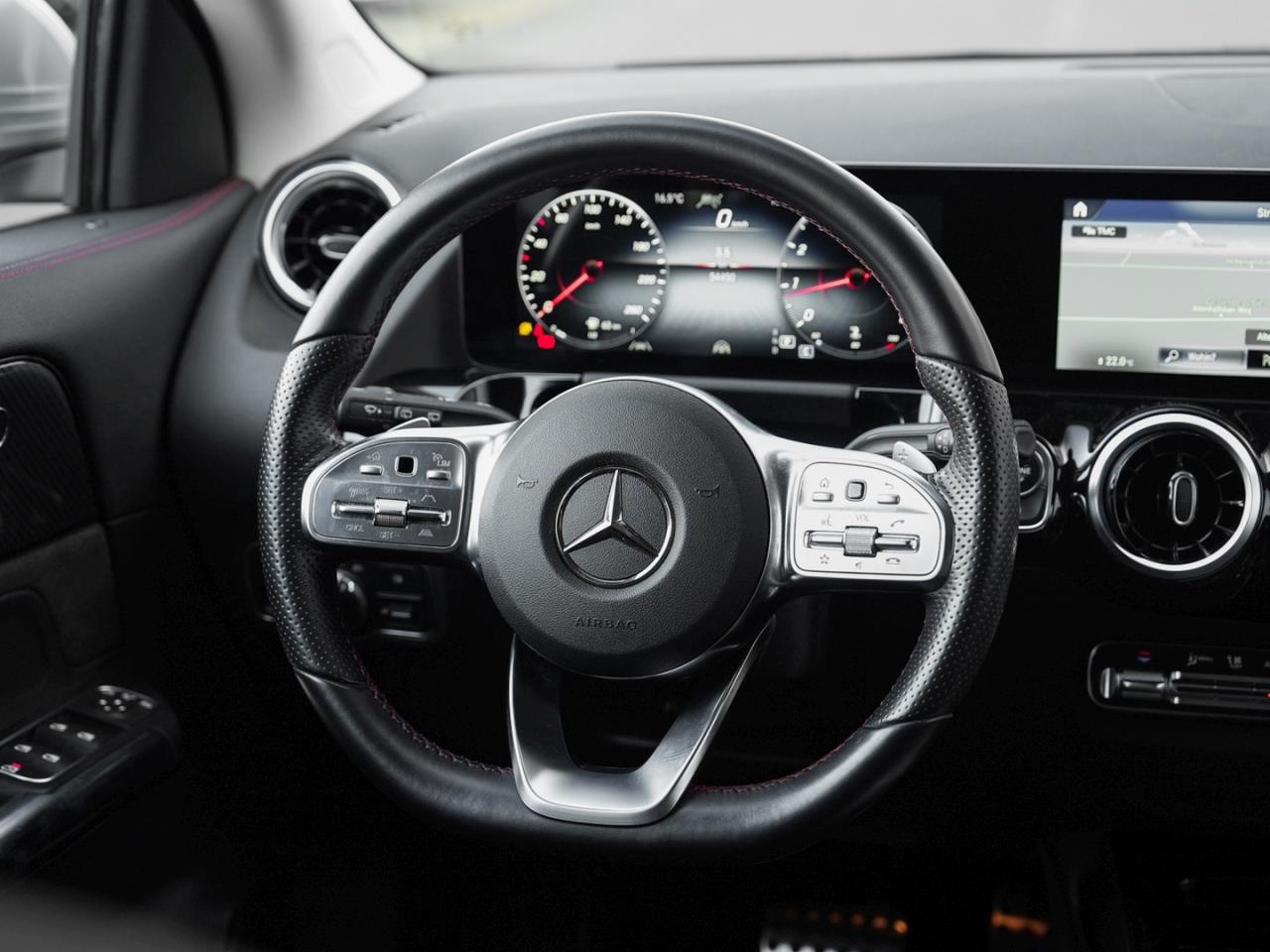Mercedes-Benz GLA 250 AMG MBUXNavi+ Distronic Memory 360°