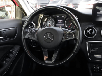 Mercedes-Benz GLA 180 Style Navi LED Kamera SHZ Sitzkomfort