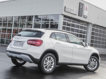 Mercedes-Benz GLA 180 Style Business LED