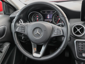 Mercedes-Benz GLA 200 Style Navi LED Kamera ParkPilot SHZ  7G