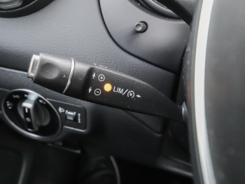Mercedes-Benz GLA 200 Style Navi AHK Klima Kamera SitzkomfortP