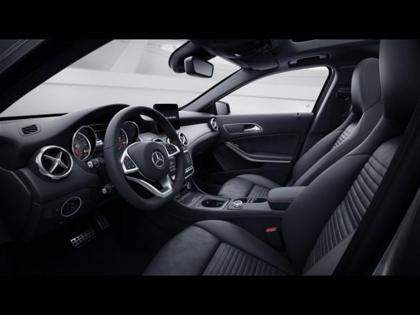 Mercedes-Benz GLA 250 4M AMG Comand Panorama Easy-Pack 360° Mercedes-Benz GLA 250 4M AMG Comand Panorama Easy-Pack 360°