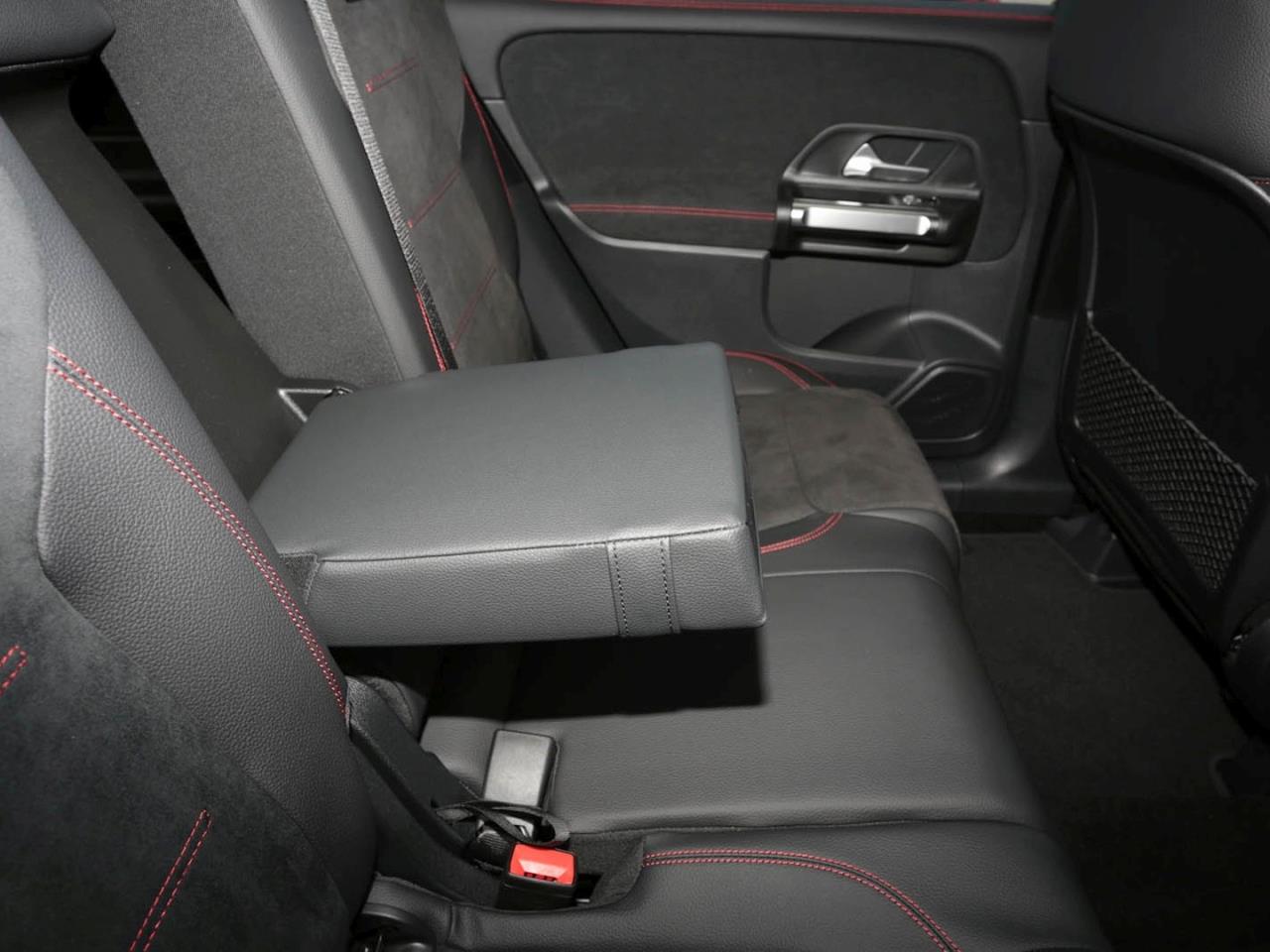 Mercedes-Benz GLB 180 d AMG MBUX Navi-Prem SpurH Kamera AHK Mercedes-Benz GLB 180 d AMG MBUX Navi-Prem SpurH Kamera AHK