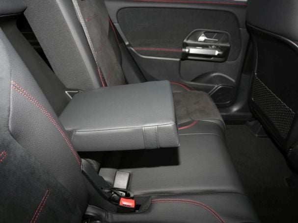 Mercedes-Benz GLB 180 d AMG MBUX Navi-Prem SpurH Kamera AHK Mercedes-Benz GLB 180 d AMG MBUX Navi-Prem SpurH Kamera AHK