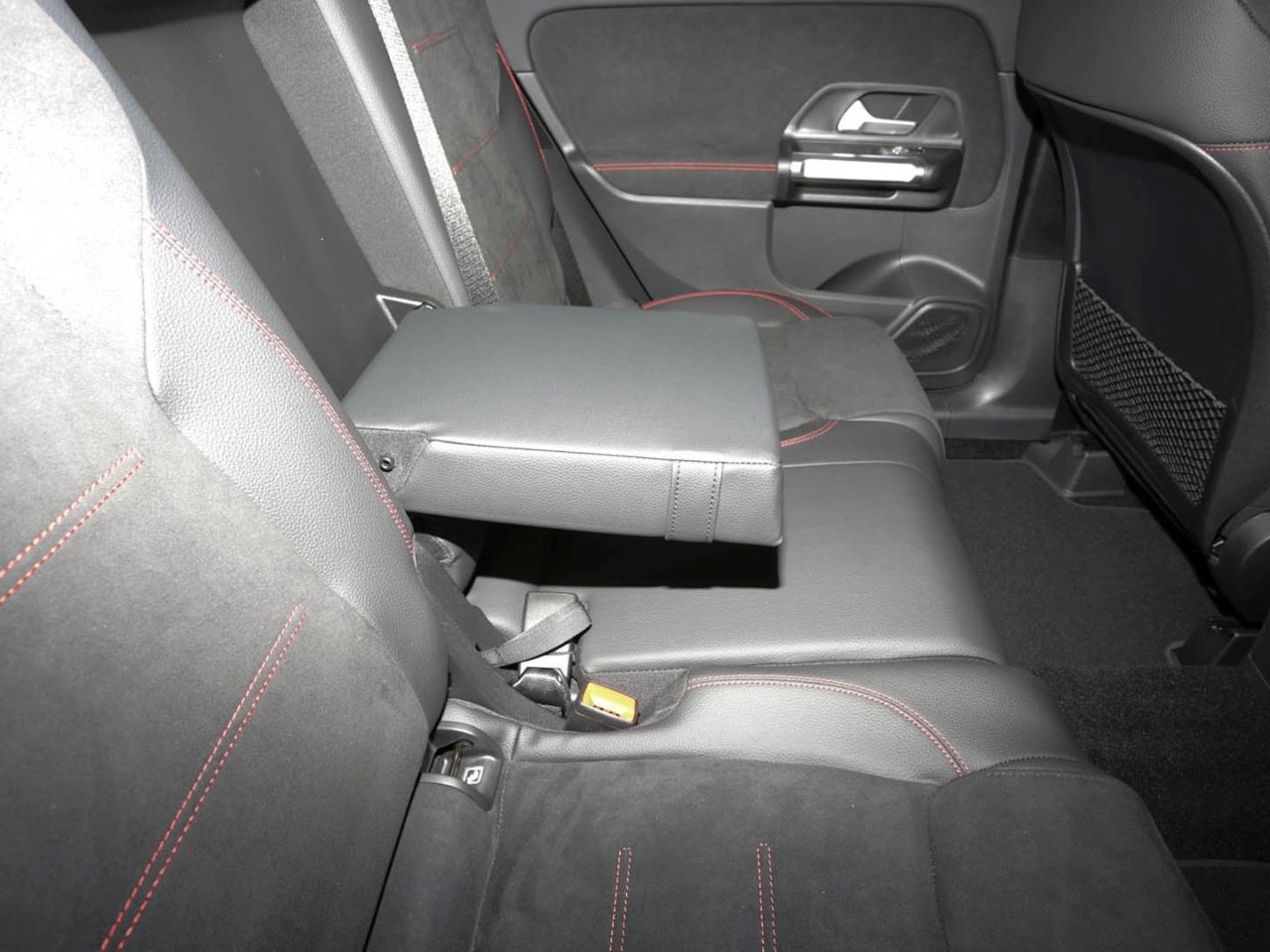 Mercedes-Benz GLB 180 d AMG Navi-Prem EasyPack AHK Kamera