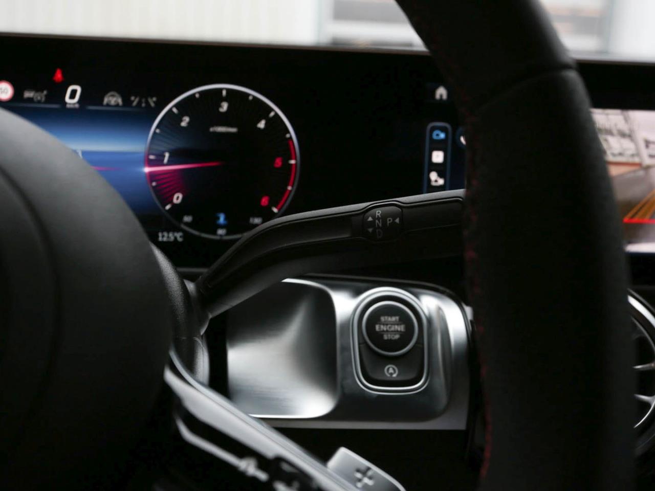 Mercedes-Benz GLB 180 d AMG Night Distronic Burmester AHK 360°