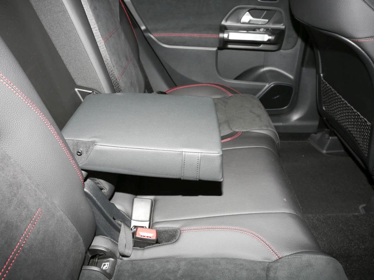 Mercedes-Benz GLB 180 d AMG Night Distronic Burmester AHK 360°