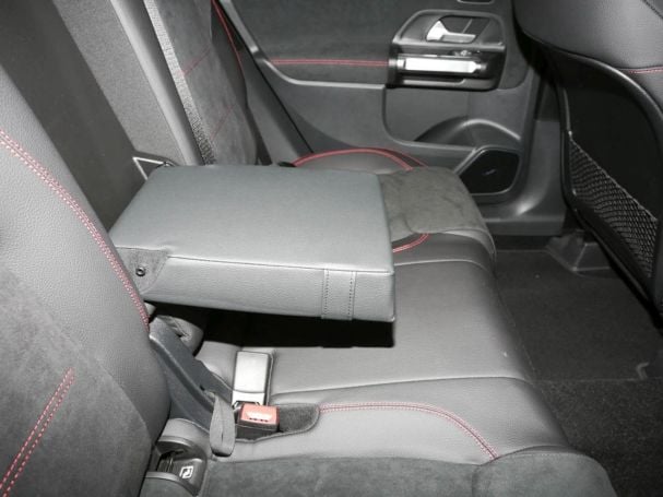 Mercedes-Benz GLB 180 d AMG Night Distronic Burmester AHK 360°