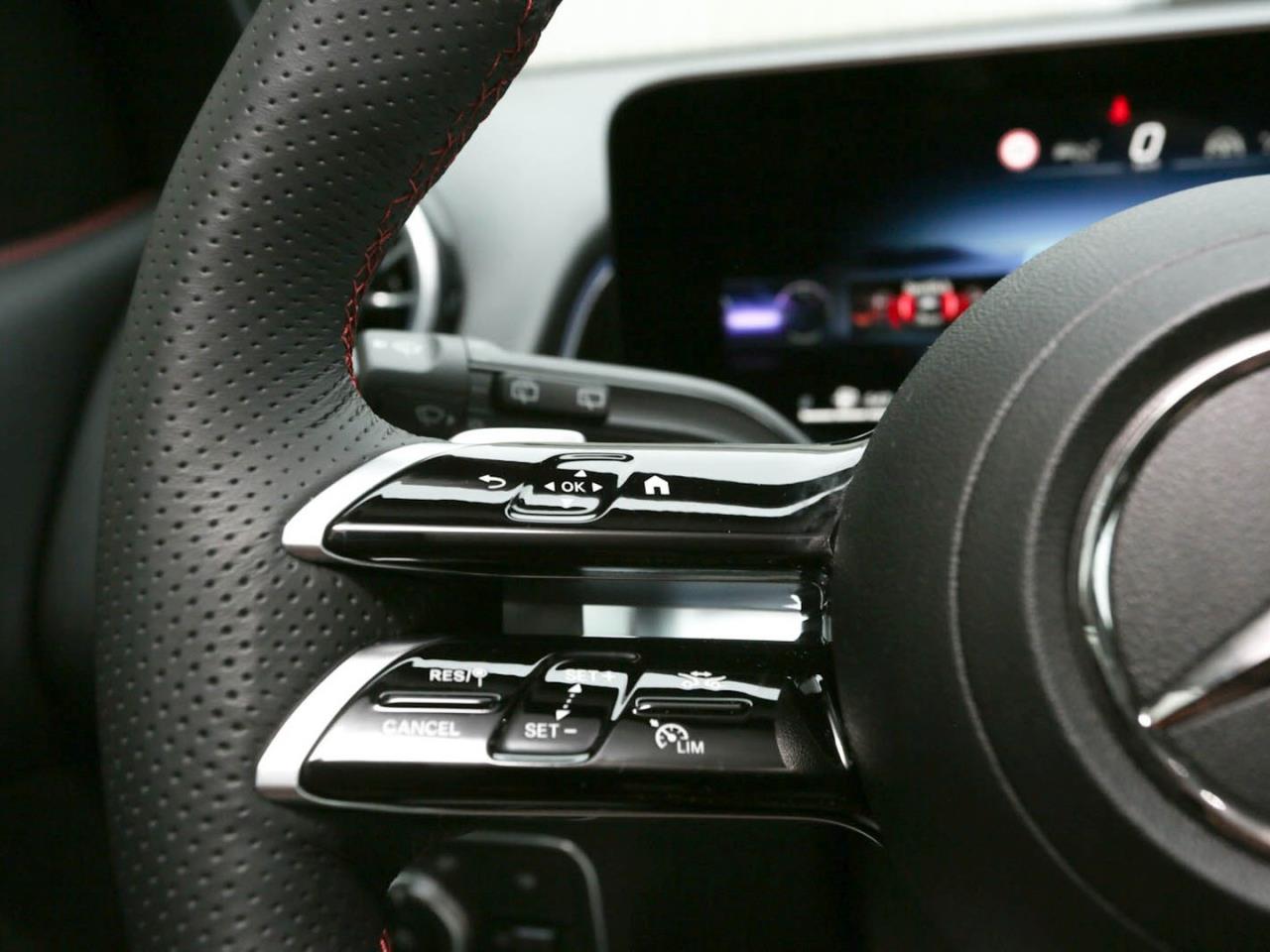 Mercedes-Benz GLB 180 d AMG Night Distronic Burmester AHK 360°