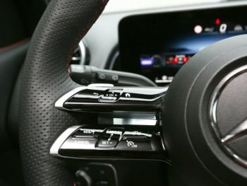 Mercedes-Benz GLB 180 d AMG Night Distronic Burmester AHK 360°