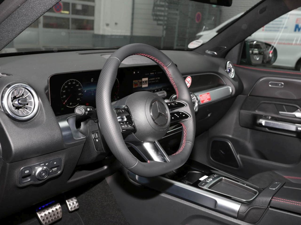 Mercedes-Benz GLB 180 d AMG Night Distronic Burmester AHK 360°