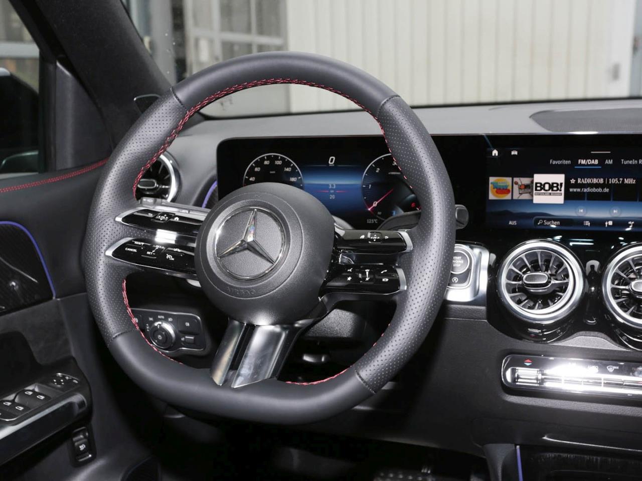 Mercedes-Benz GLB 180 d AMG Night Distronic Burmester AHK 360°