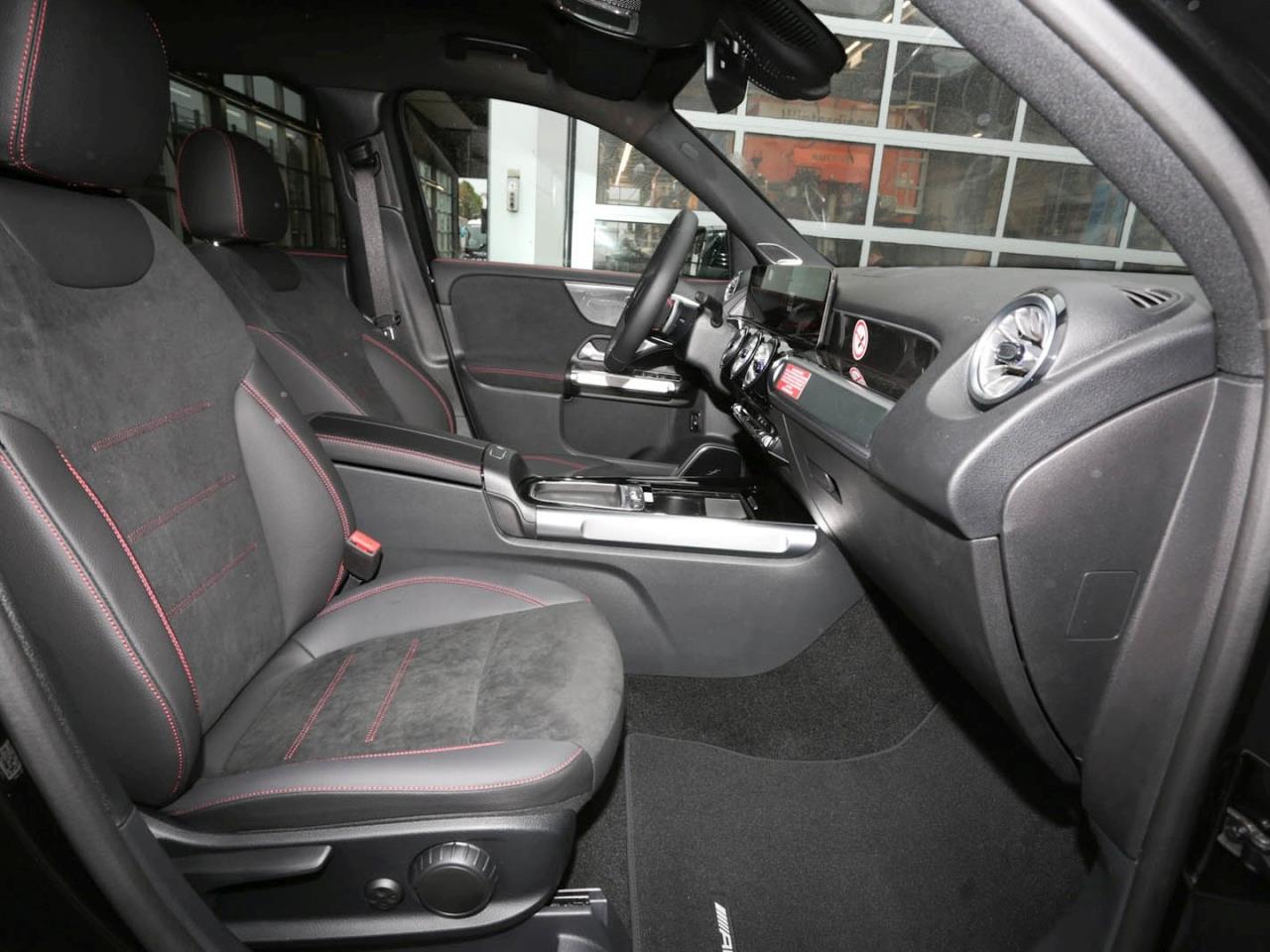 Mercedes-Benz GLB 180 d AMG Night Distronic Burmester AHK 360°