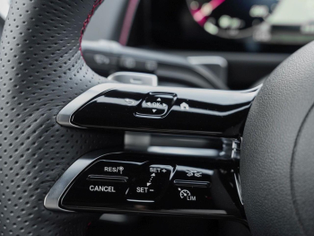 Mercedes-Benz GLB 180 AMG Night Navi Distronic AHK Kamera