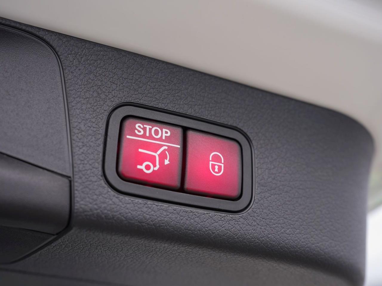 Mercedes-Benz GLB 180 AMG Night Navi Distronic AHK Kamera