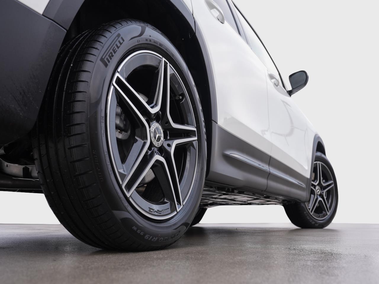 Mercedes-Benz GLB 180 AMG Night Navi Distronic AHK Kamera