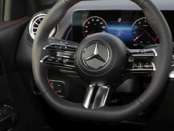 Mercedes-Benz GLB 200 AMG MBUX Navi LED AHK Panorama Keyless-Go