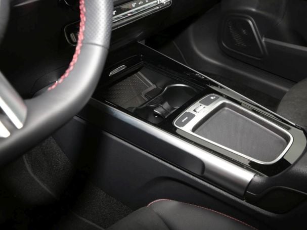 Mercedes-Benz GLB 200 d 4MATIC AMG Night Panorama AHK 360° Mercedes-Benz GLB 200 d 4MATIC AMG Night Panorama AHK 360°