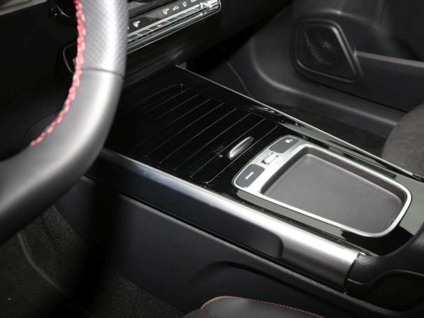 Mercedes-Benz GLB 200 d 4MATIC AMG Night Panorama AHK 360° Mercedes-Benz GLB 200 d 4MATIC AMG Night Panorama AHK 360°