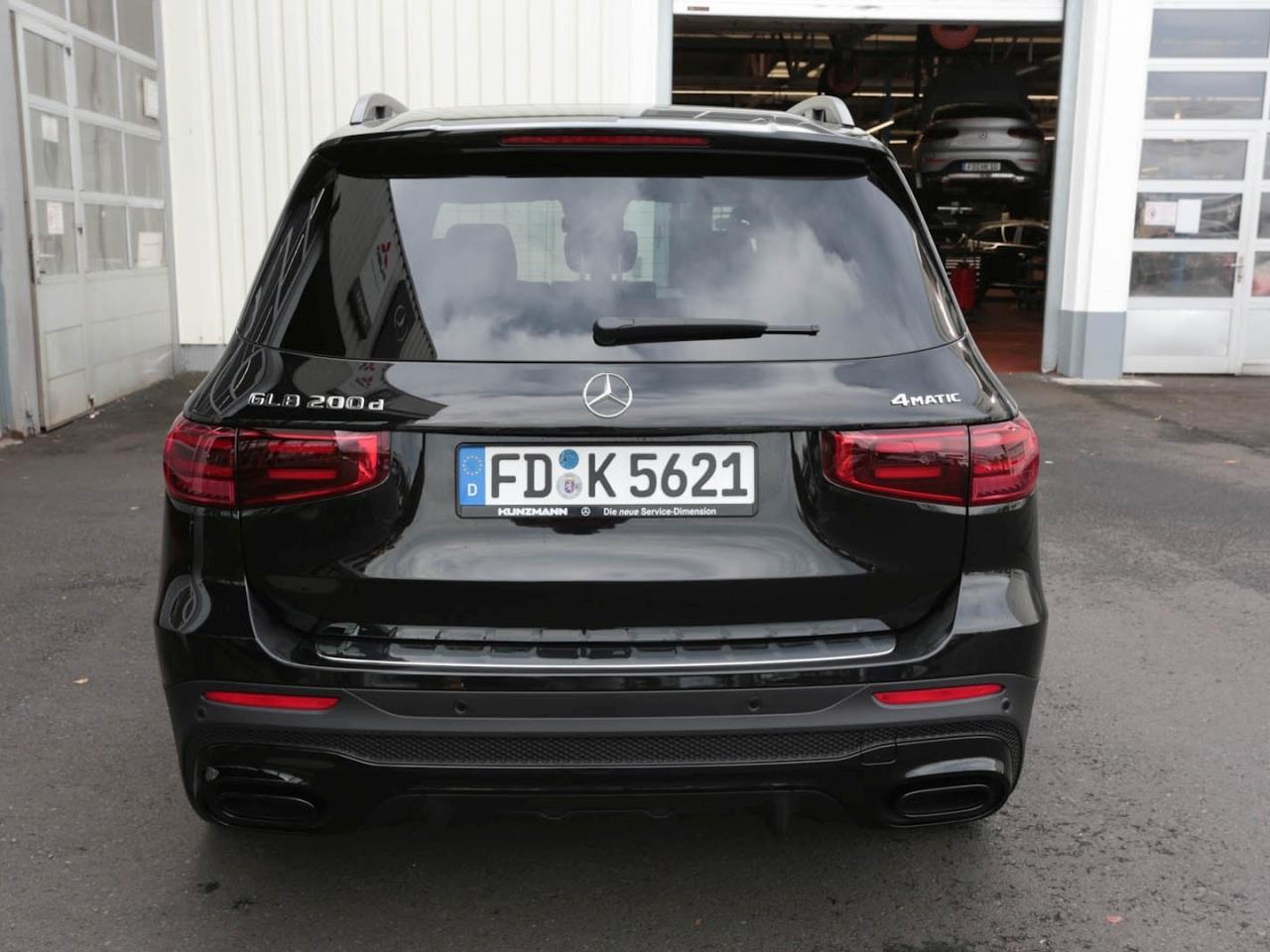 Mercedes-Benz GLB 200 d 4MATIC AMG Offroad Night AHK 360° Mercedes-Benz GLB 200 d 4MATIC AMG Offroad Night AHK 360°