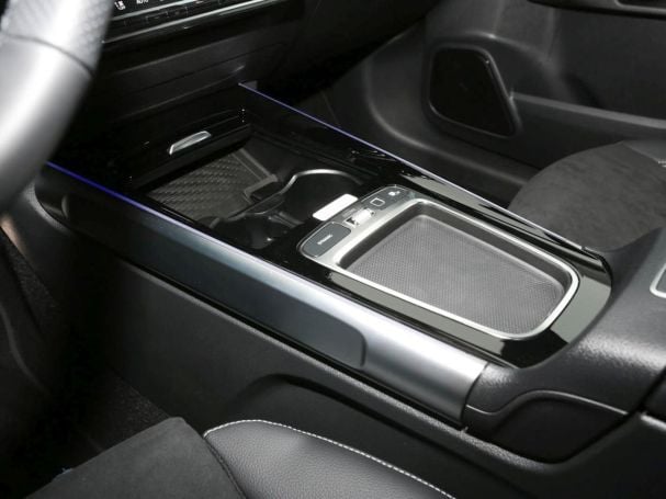 Mercedes-Benz GLB 200 d 4MATIC AMG Night MBUX Navi AHK 360° Mercedes-Benz GLB 200 d 4MATIC AMG Night MBUX Navi AHK 360°