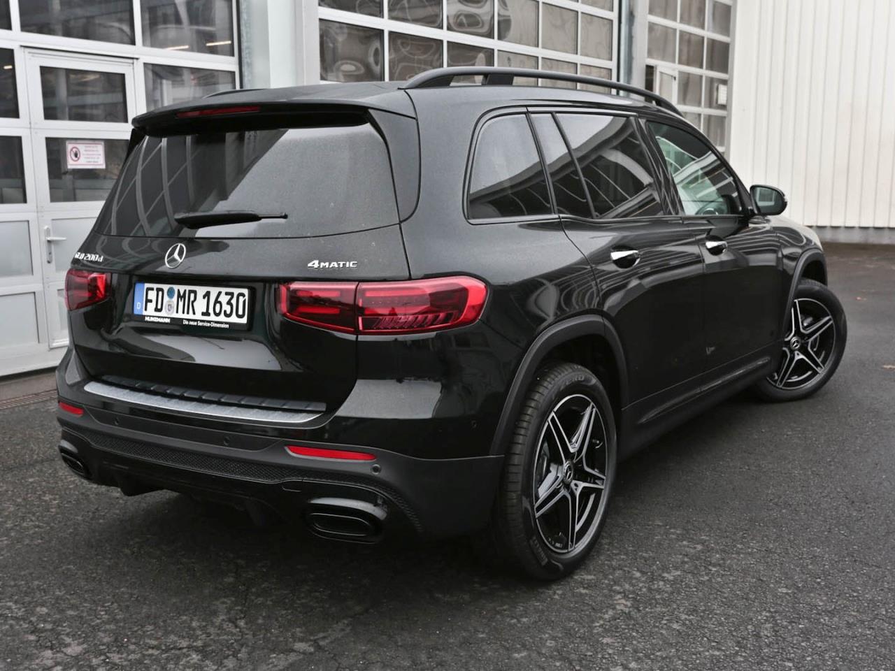 Mercedes-Benz GLB 200 d 4MATIC AMG Night MBUX Navi AHK 360° Mercedes-Benz GLB 200 d 4MATIC AMG Night MBUX Navi AHK 360°