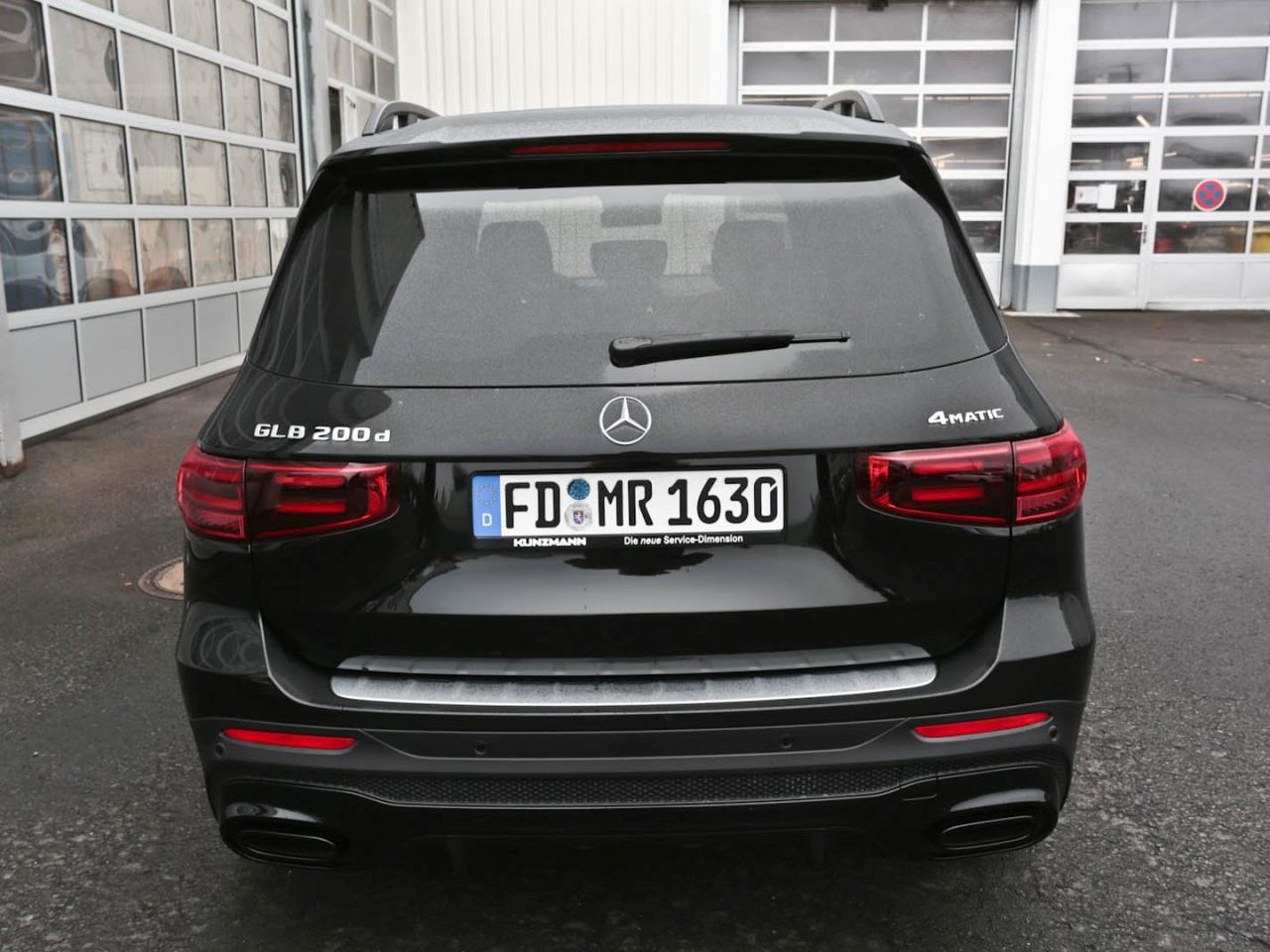 Mercedes-Benz GLB 200 d 4MATIC AMG Night MBUX Navi AHK 360° Mercedes-Benz GLB 200 d 4MATIC AMG Night MBUX Navi AHK 360°