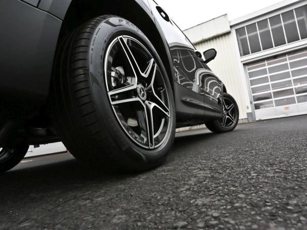 Mercedes-Benz GLB 200 d 4MATIC AMG Night MBUX Navi AHK 360° Mercedes-Benz GLB 200 d 4MATIC AMG Night MBUX Navi AHK 360°