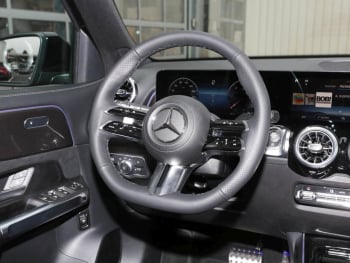 Mercedes-Benz GLB 200 d 4MATIC AMG Night MBUX Navi AHK 360° Mercedes-Benz GLB 200 d 4MATIC AMG Night MBUX Navi AHK 360°