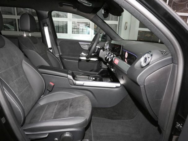 Mercedes-Benz GLB 200 d 4MATIC AMG Night MBUX Navi AHK 360° Mercedes-Benz GLB 200 d 4MATIC AMG Night MBUX Navi AHK 360°