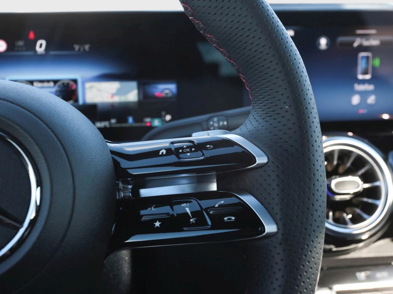 Mercedes-Benz GLB 200 d AMG MBUX Navi AHK Panorama 360°Kamera