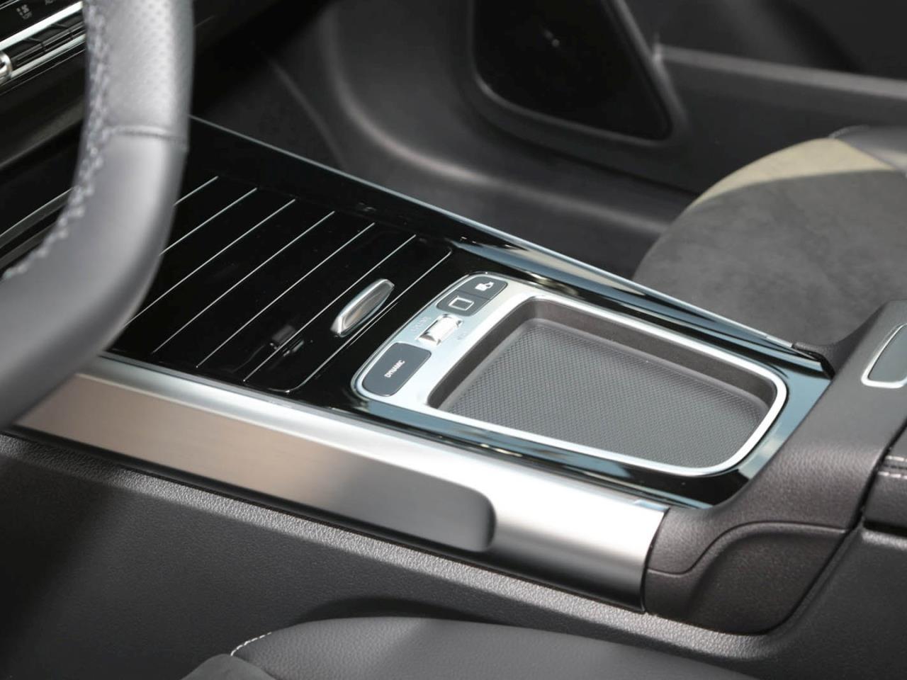 Mercedes-Benz GLB 200 d AMG MBUX Navi Night Panorama Kamera AHK