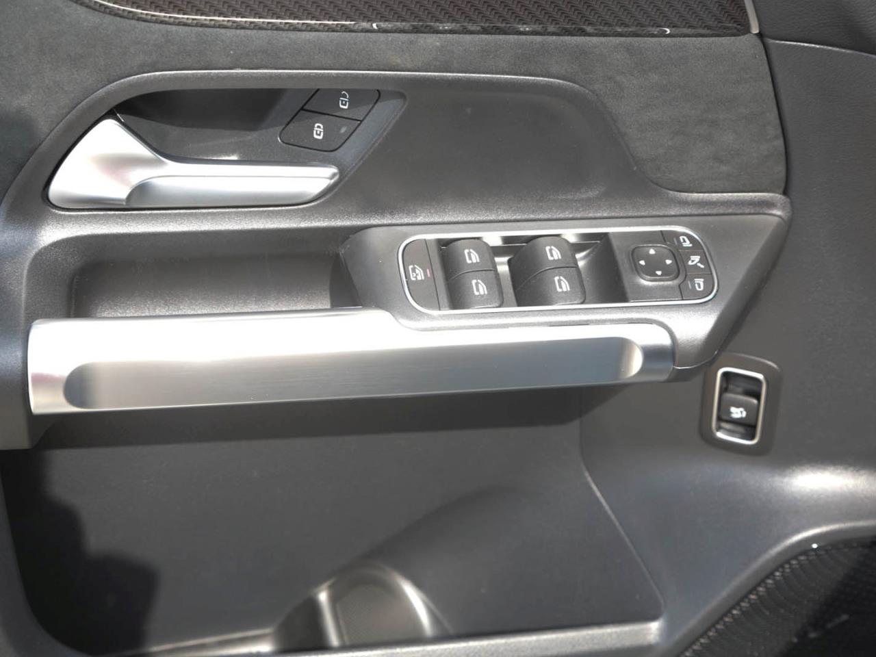 Mercedes-Benz GLB 200 d AMG MBUX Navi Night Panorama Kamera AHK