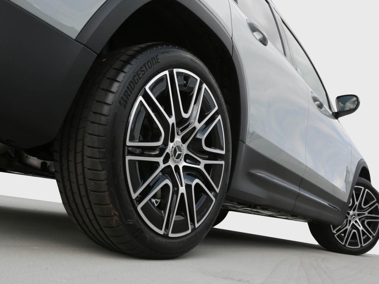 Mercedes-Benz GLB 200 d AMG MBUX Navi Night Panorama Kamera AHK