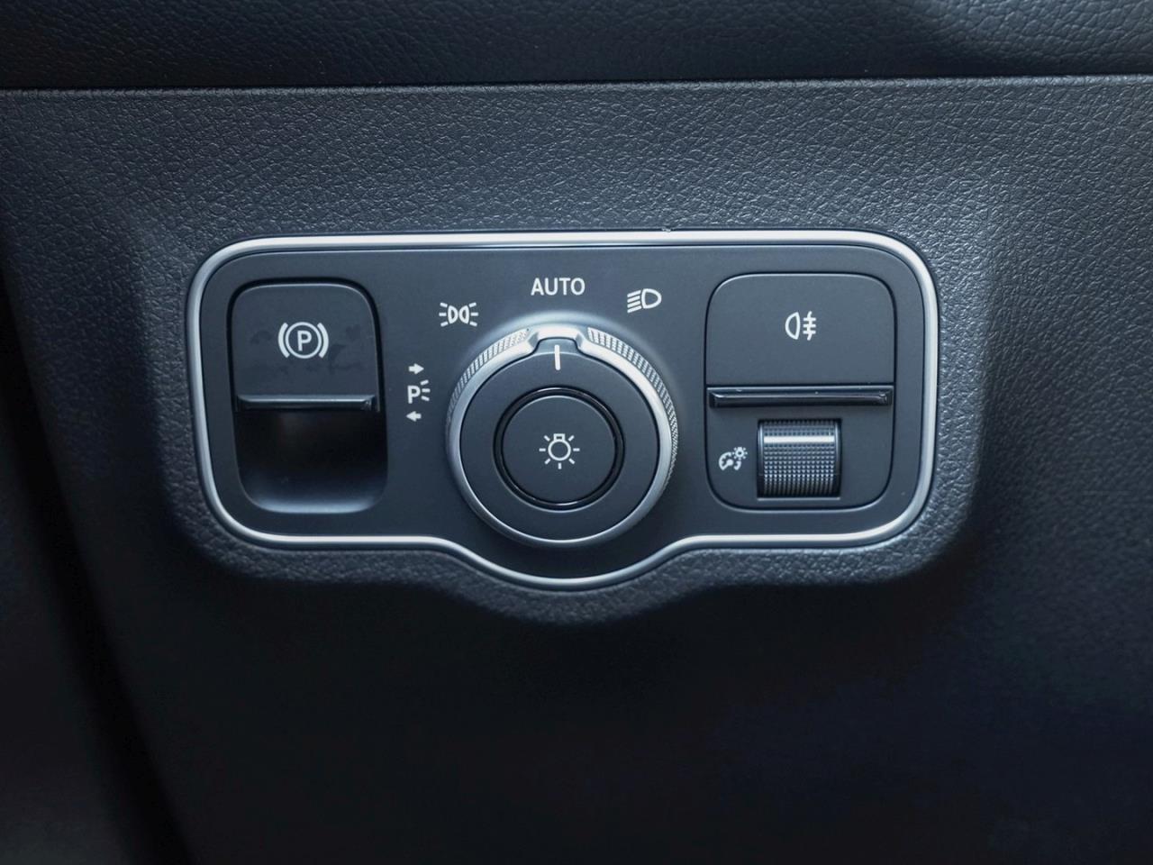 Mercedes-Benz GLB 200 d AMG Night MBUXNavi Easy-Pack AHK 360°