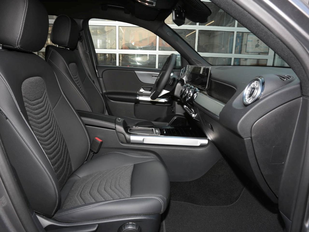 Mercedes-Benz GLB 200 d Progressive MBUX Navi-Prem. AHK EasyP Mercedes-Benz GLB 200 d Progressive MBUX Navi-Prem. AHK EasyP