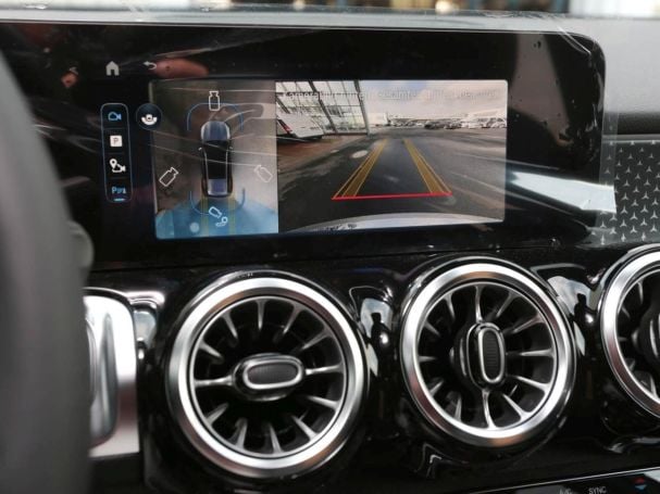 Mercedes-Benz GLB 200 d Progessive MBUX Navi EasyPack 360° AHK Mercedes-Benz GLB 200 d Progessive MBUX Navi EasyPack 360° AHK