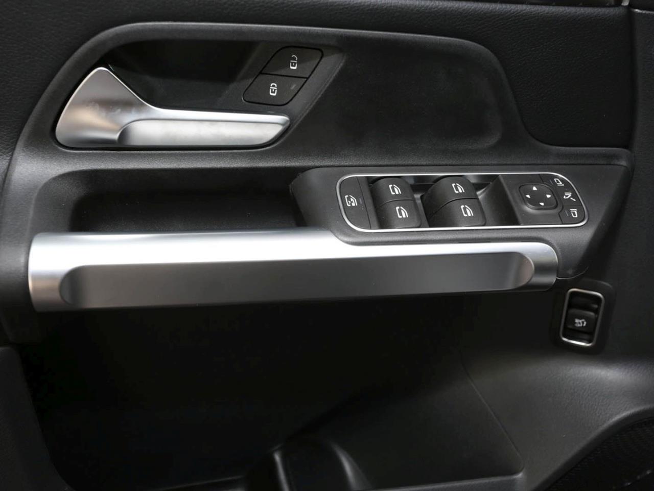 Mercedes-Benz GLB 200 d Progessive MBUX Navi EasyPack 360° AHK Mercedes-Benz GLB 200 d Progessive MBUX Navi EasyPack 360° AHK