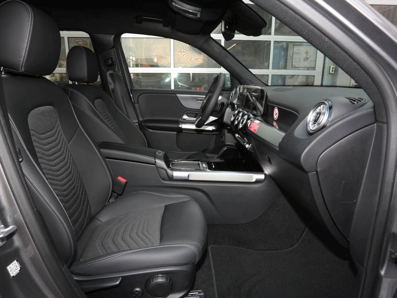 Mercedes-Benz GLB 200 d Progessive MBUX Navi EasyPack 360° AHK