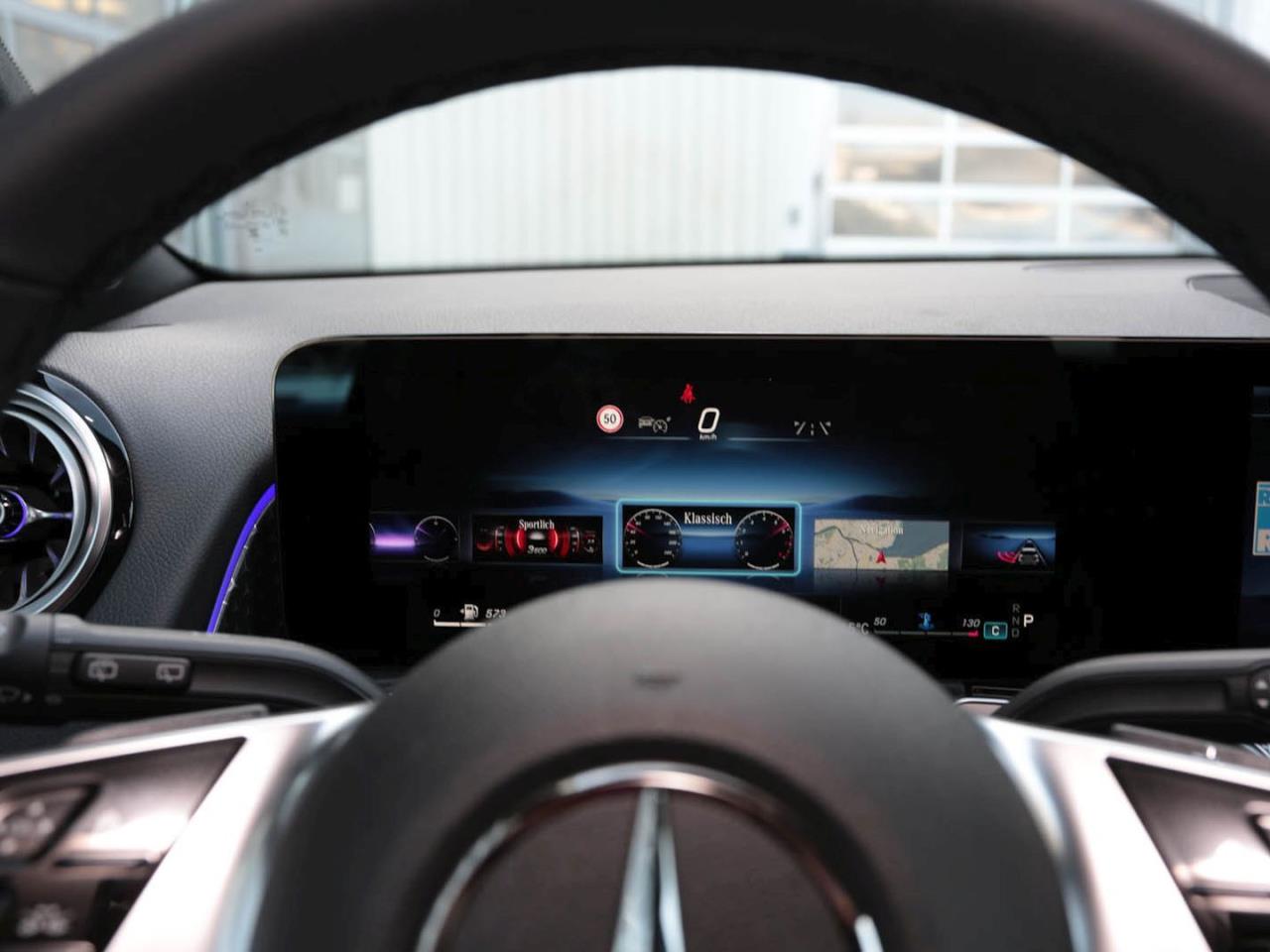 Mercedes-Benz GLB 200 d Progressive Distronic 360° AHK EasyP